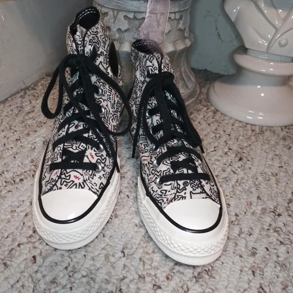 Converse Keith Haring 2021 Unisex Dancing Figures Black, Red/White Chuck Taylors - Picture 2 of 11